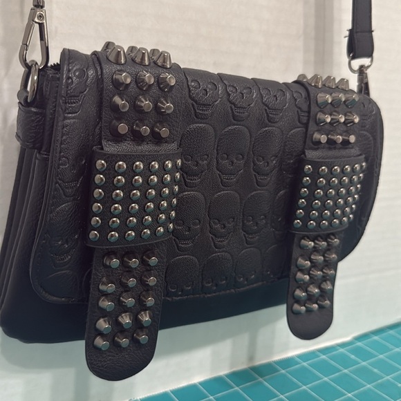 Studded Black Skull Embossed Crossbody Bag Purse Vegan Faux Leather 10x6.5x2 - Picture 3 of 12